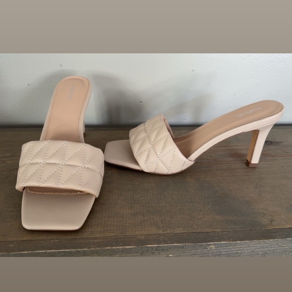 Beige Quilted Heels - Picture 6 of 10